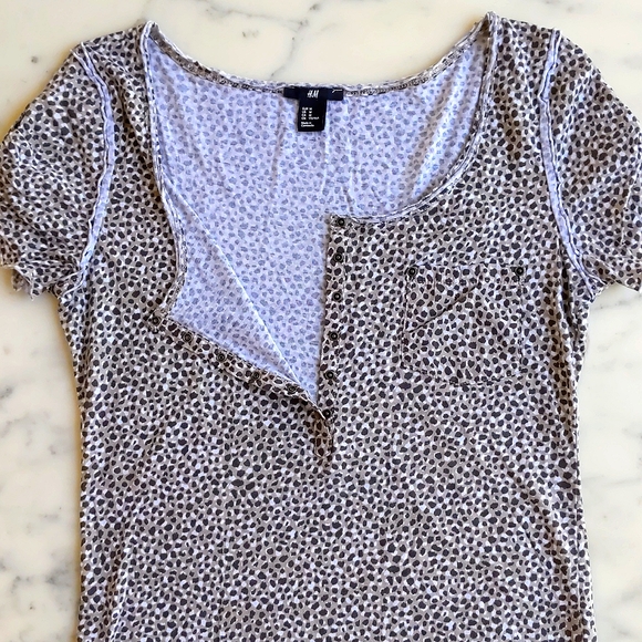 NWOT. H&M 100% Cotton Animal Print Short Sleeve Top with front buttons. - Picture 5 of 5